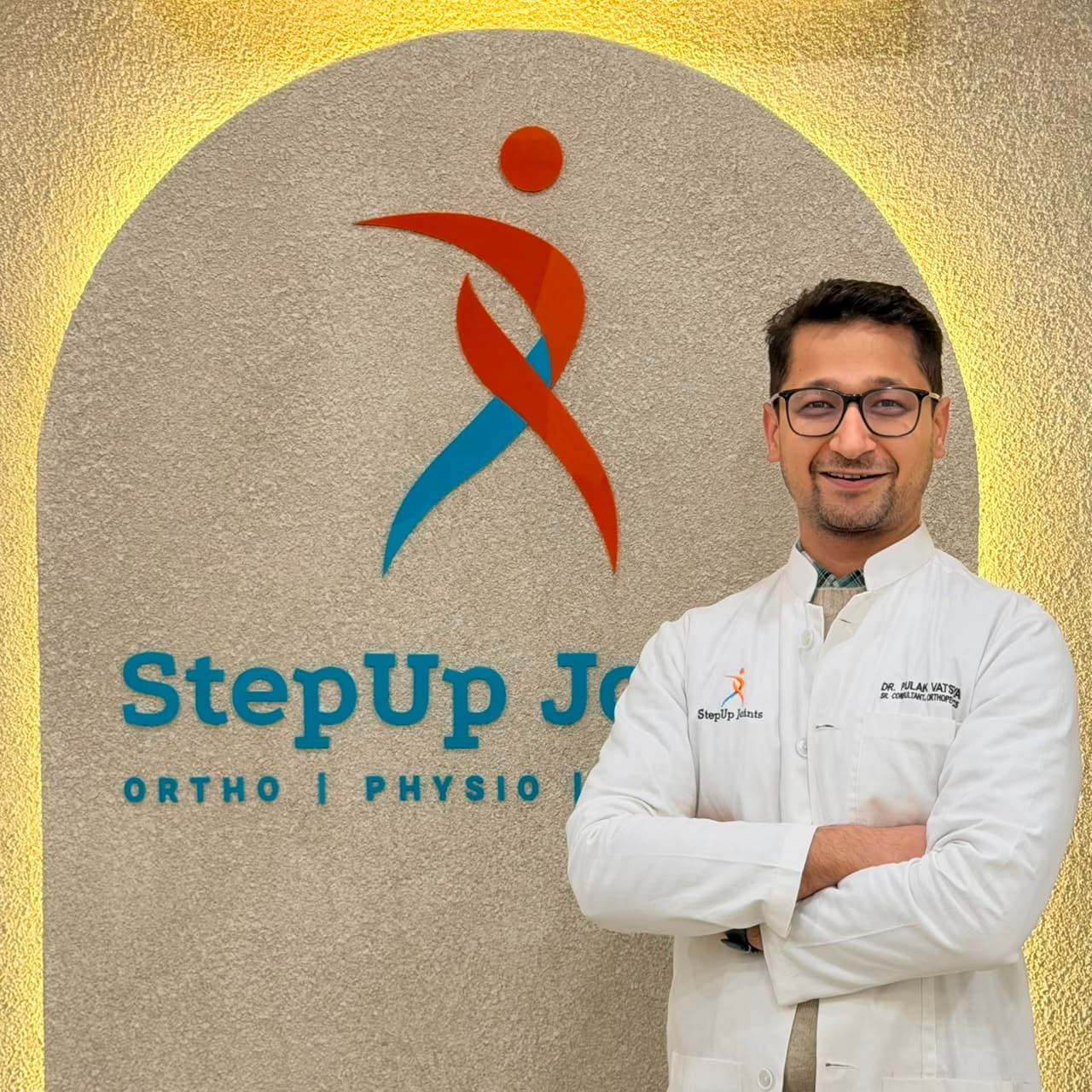 Dr. Pulak Vatsya senior knee specialist at StepUp Joints clinic